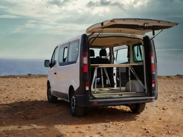 Nissan Primaster mit Bett