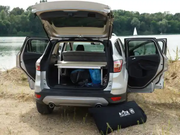 Ford-Kuga-mit-Bett