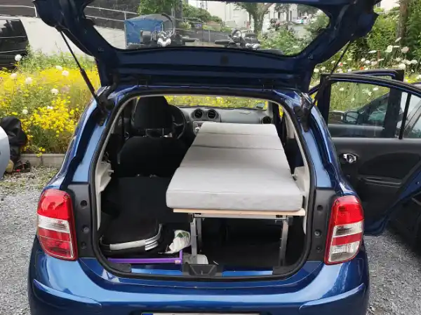 Nissan-Micra-mit-Bett